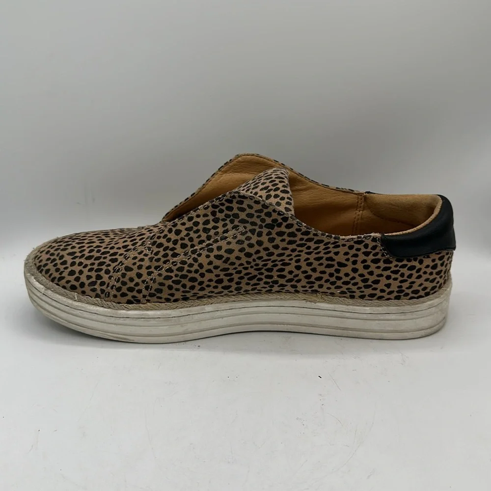 Universal Thread leopard print slip-on sneakers, size 8 - Picture 4 of 10